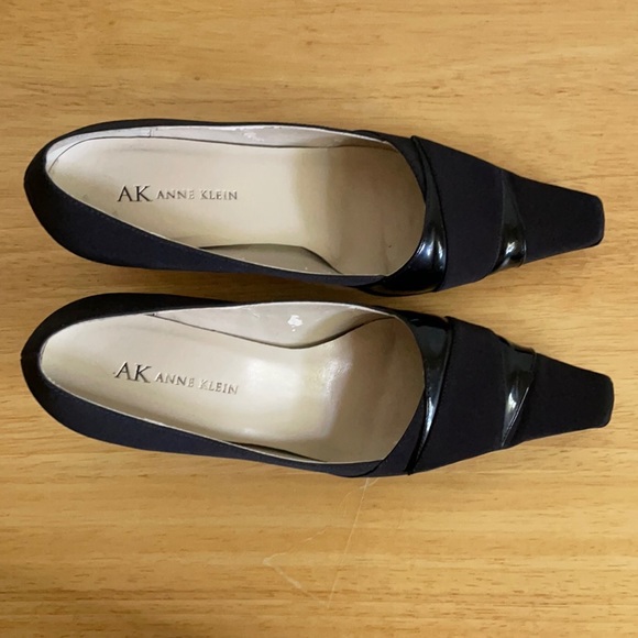 Anne Klein Classy Black Shoes, Size 6 - Picture 3 of 6